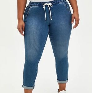 PULL-ON BOYFRIEND JEAN - SUPER SOFT MEDIUM WASH